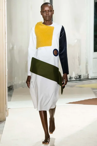 Look 3